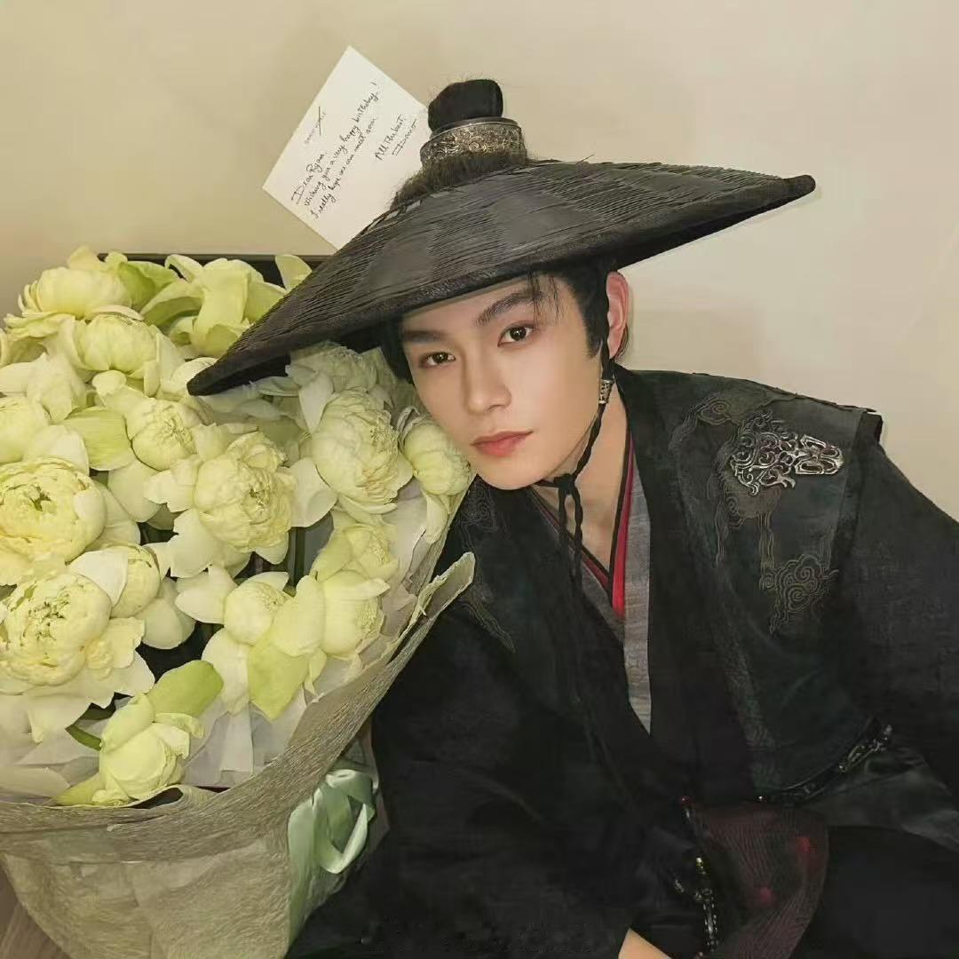 丁禹兮晒赵凌丁禹兮ins营业丁禹兮ins营业，哇塞哇塞，太酷了 ​​​