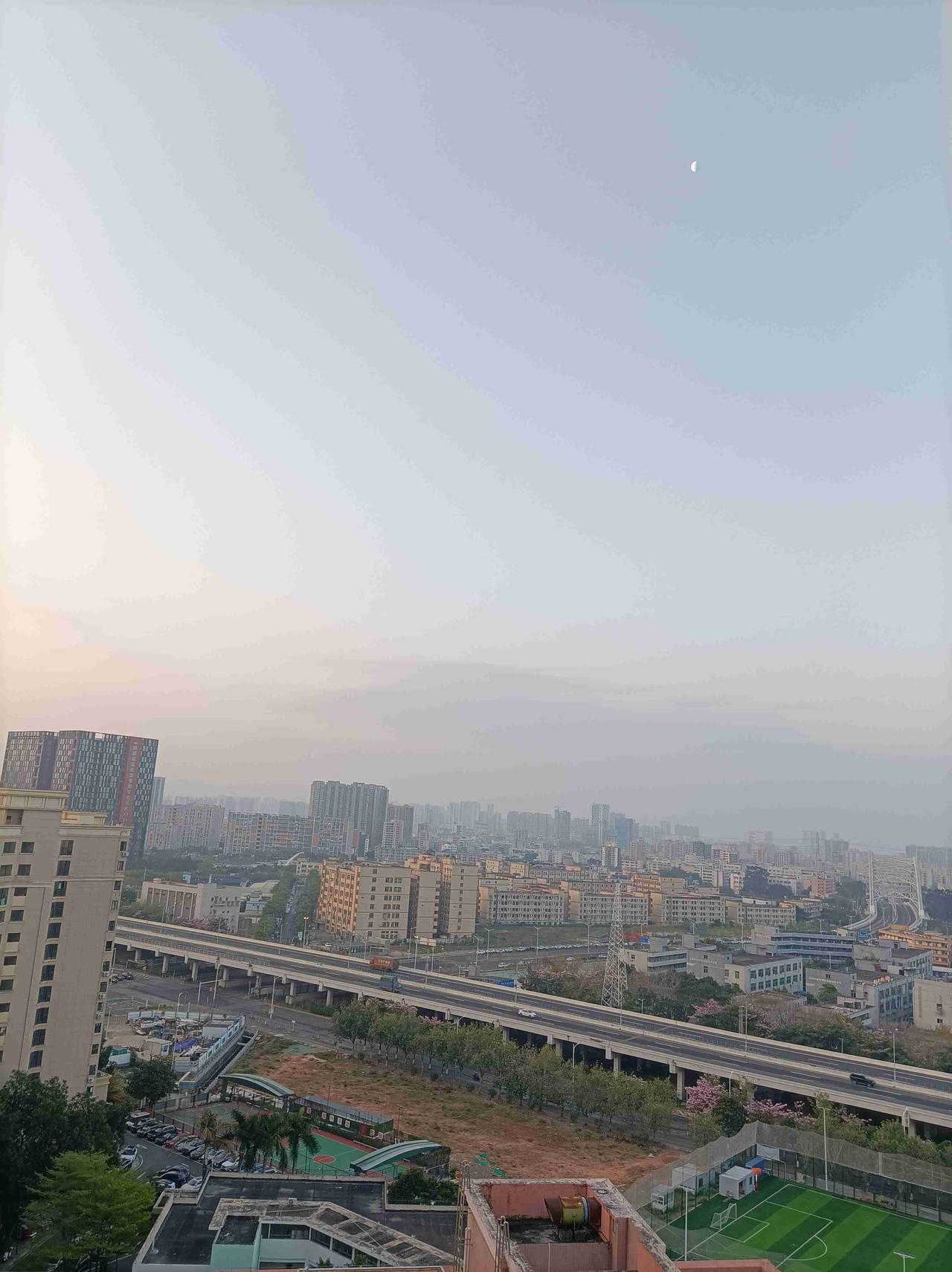 我的今日状态：😁轻松愉快
我这里的天气：☀️晴天深圳今日多云转晴，全温15度到