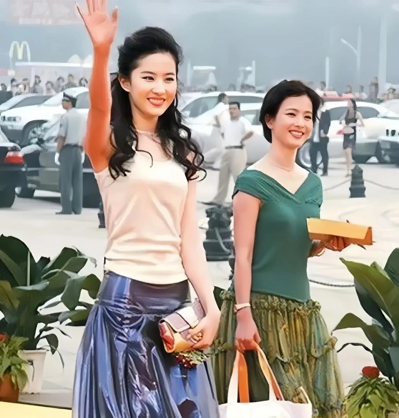 她们两人好有气质啊。
