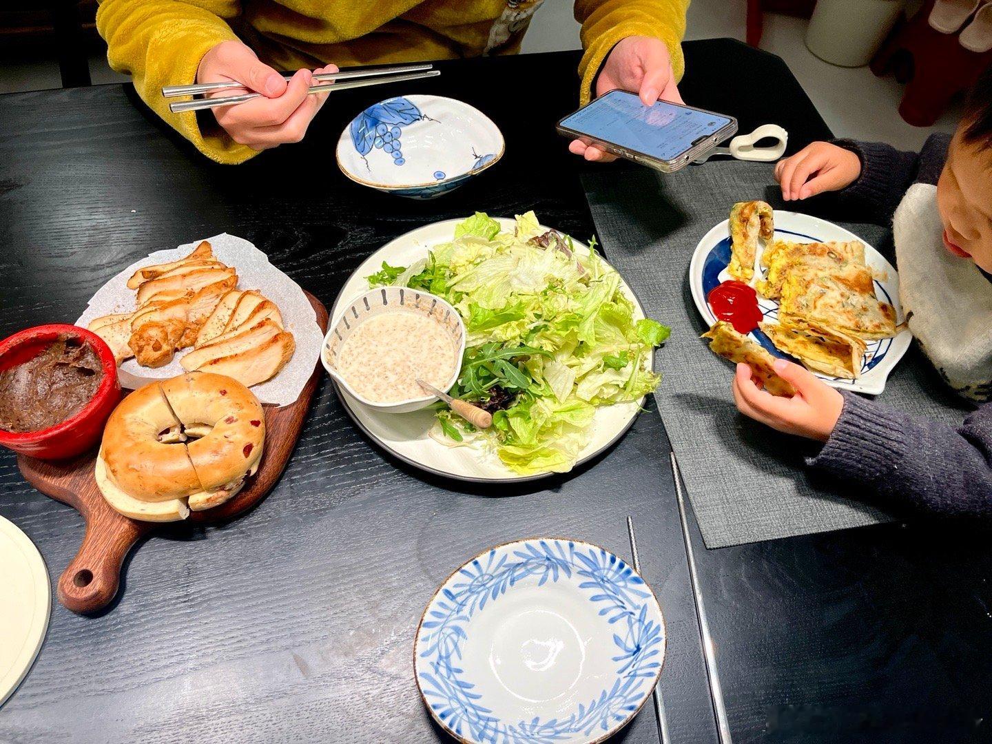 食堂开饭！ 闲杂猫等通通闪开！ ​​​