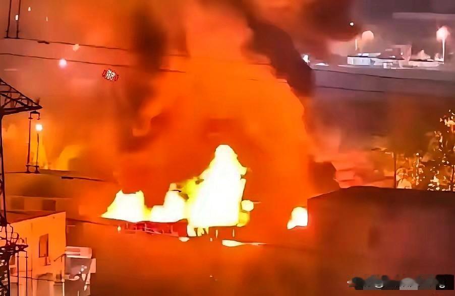 榆林粮库这场火，烧得也太“巧合”了！十多米高的火舌窜了6个小时，五百平米仓库付之