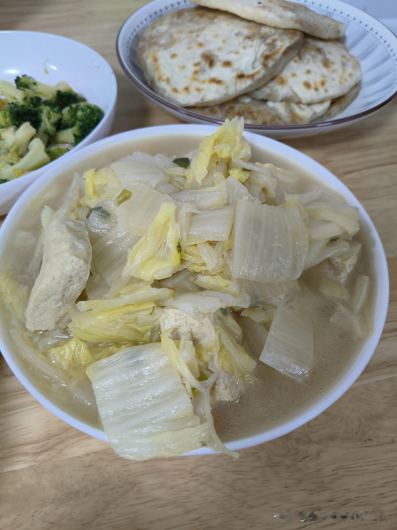 这么晚了，还有谁没睡觉💤

我也想早点休息，但今天真的发生太多事了，让我无法安