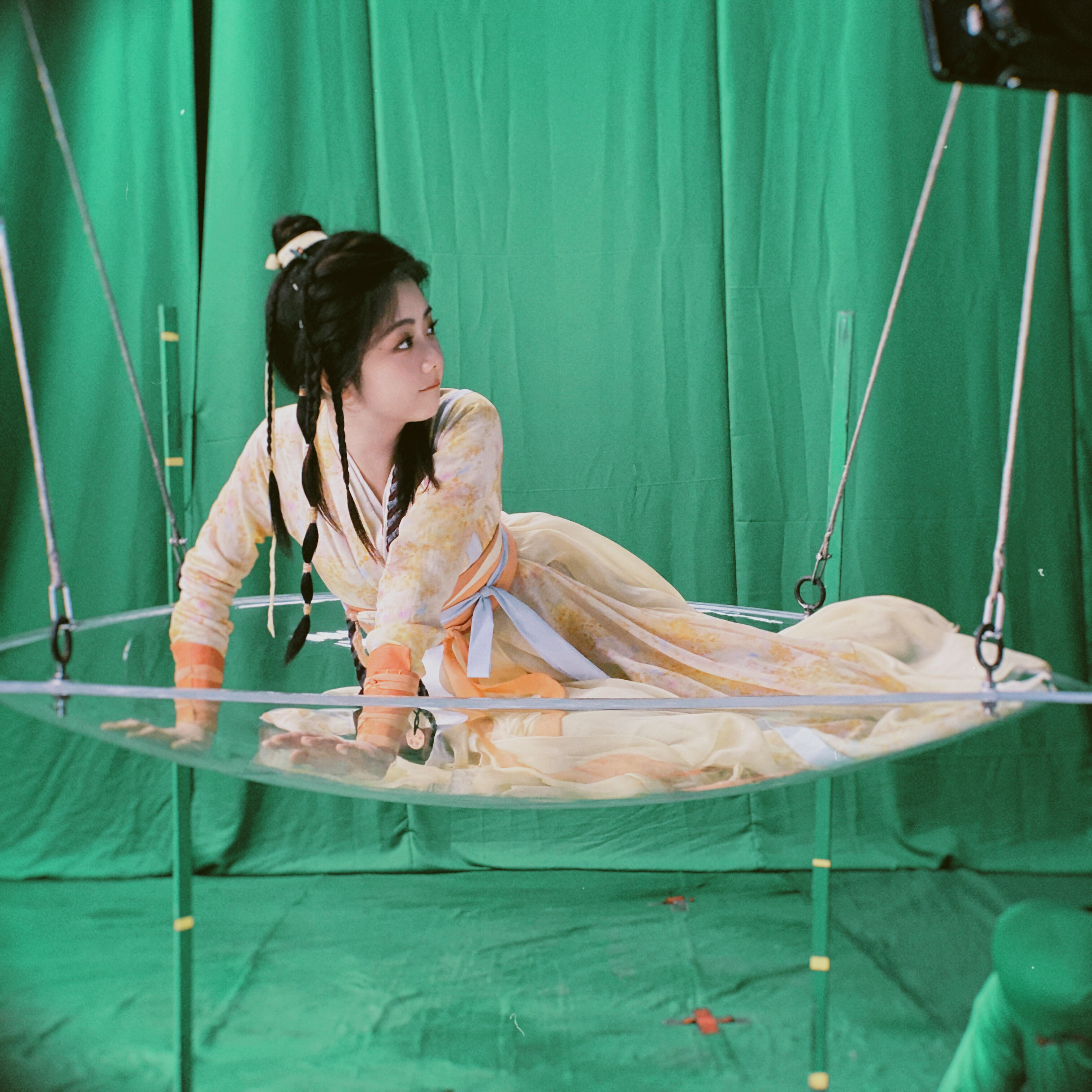 没人告诉我谭松韵网速这么快啊哈哈哈哈谭松韵安慰逍遥be like：肖瑶别哭了，我