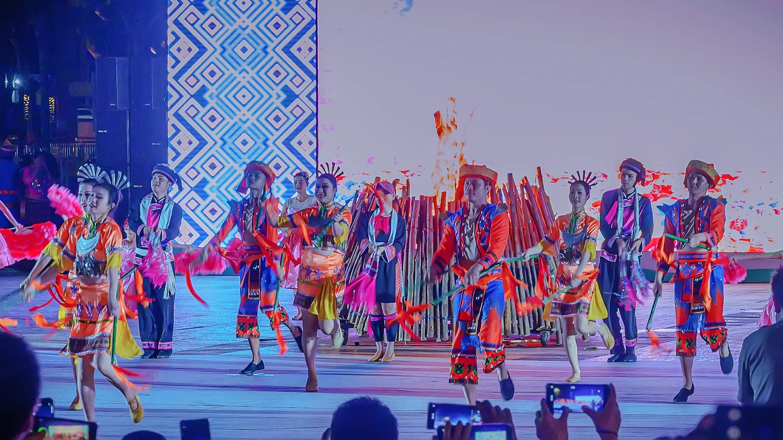 保亭三月三。2025年海南黎苗族传统节日“三月三”亭分会场文艺演出。