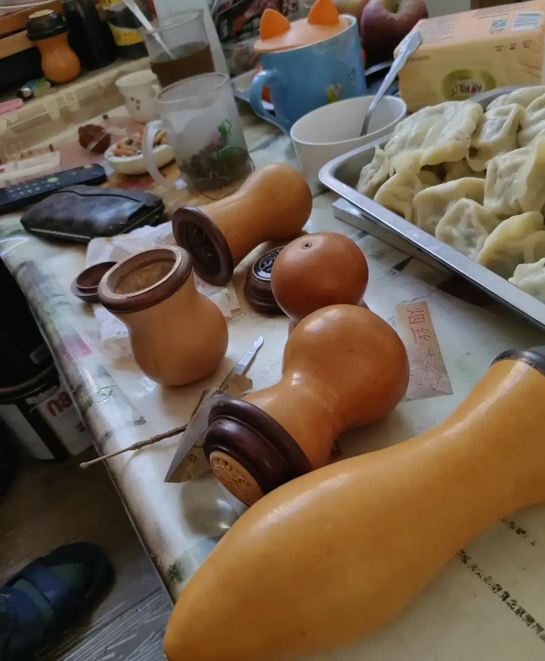 看看我小时候的样子，那可真是一段丰富多彩的时光。我在蒋堂小站的茅铺里出生，还没学