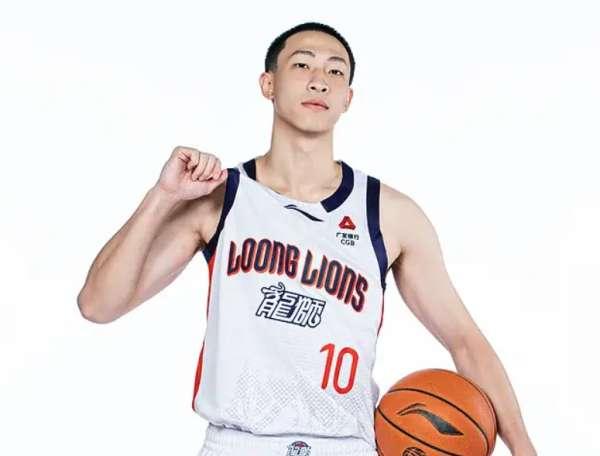CBA新赛季今晚揭幕，以下这些球员的表现很值得关注。
 
CBA新科状元宋昕澔与