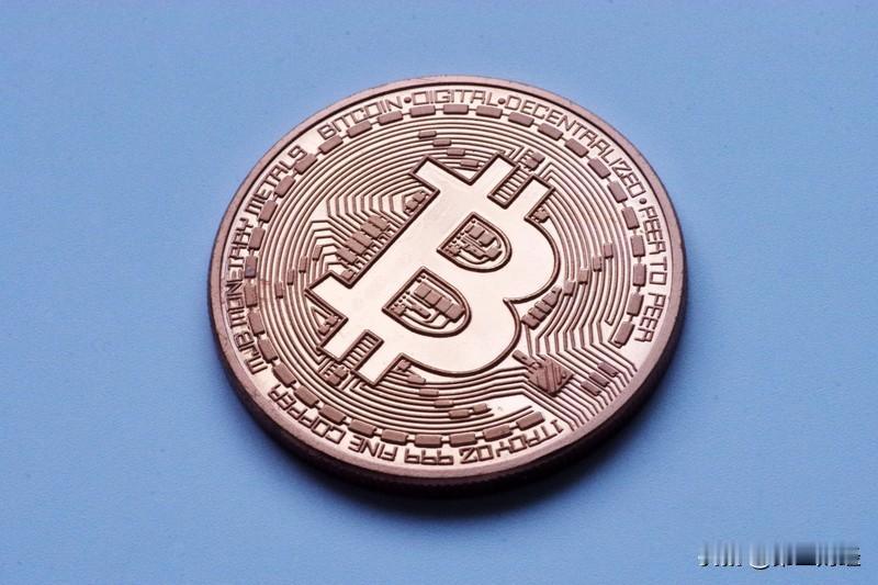 比特币失守9万美元大关，加密市场集体跳水，超18万人一夜爆仓

今天，加密圈迎来