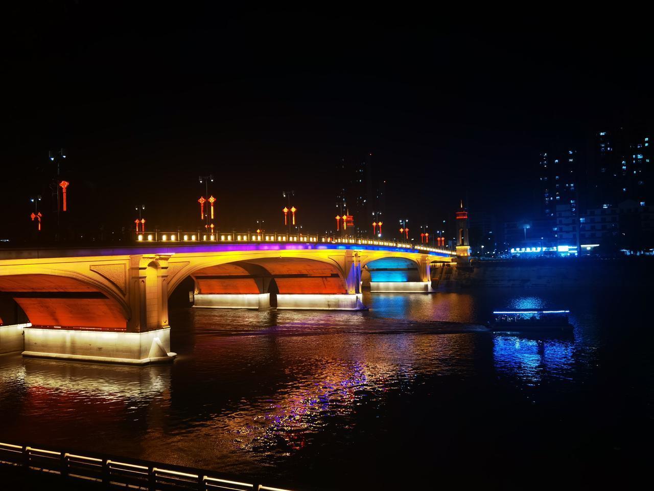 发一张你所在城市最美的夜景照片