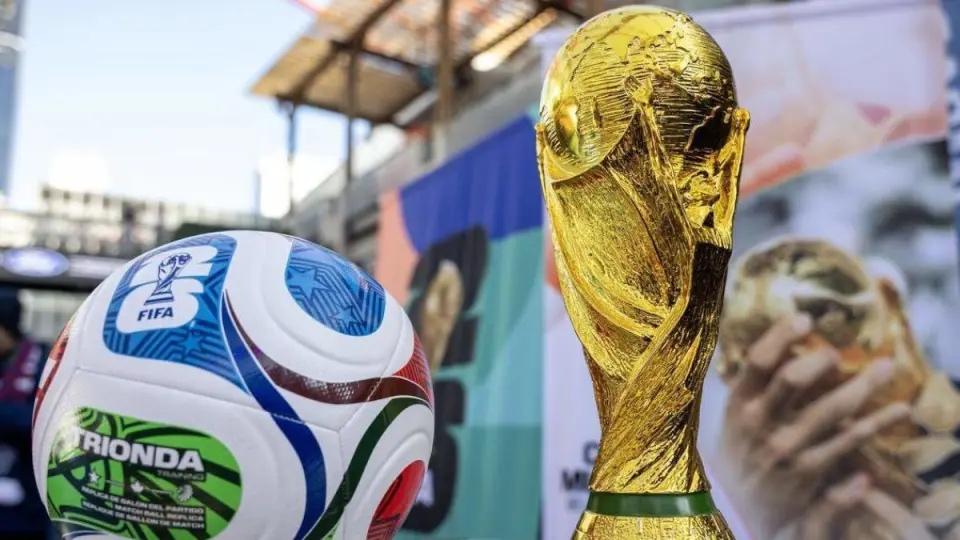 外国网民问：还是不明白为什么中国不能主办世界杯？
 
人们热爱足球，他们有基础设