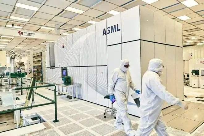美国商务部长霍华德·卢特尼克当面向ASML首席执行官傅恪礼等高管表达担忧，称一台