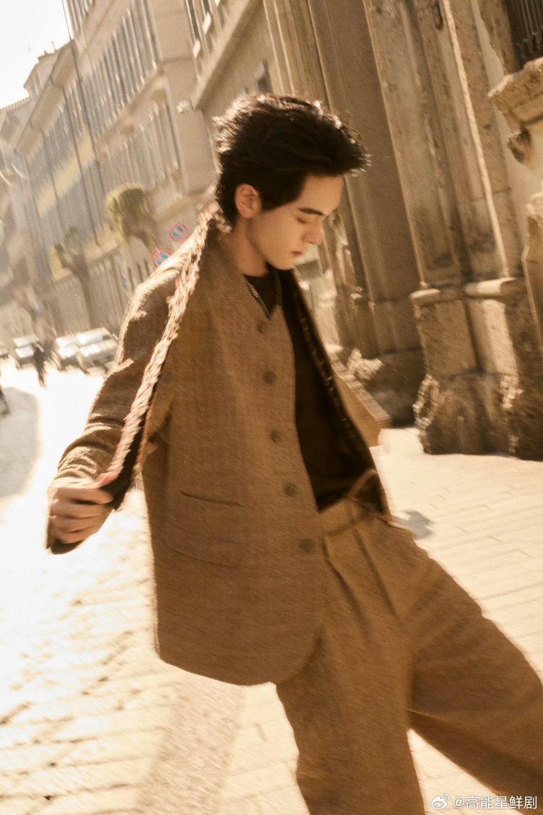 曾舜晞直播谈演员AI焦虑直播中的发言尽显成熟格局，曾舜晞理性看待行业变化，以实力