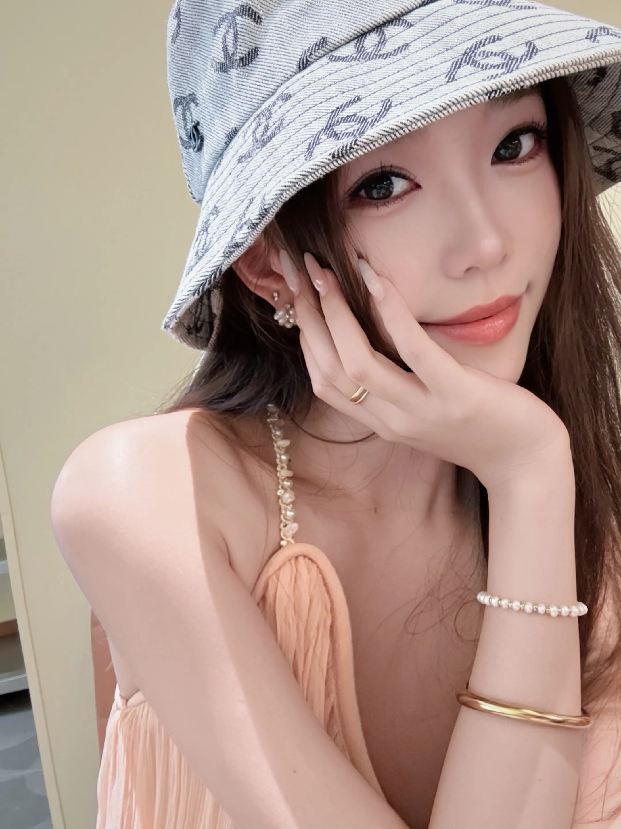 这个世界有太多规则我们无法改变 你吃饭了吗 我带你去吃饭吧
