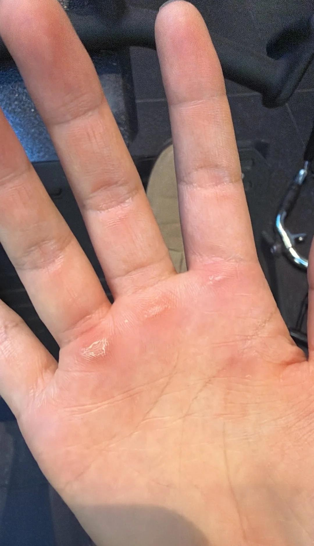 友情提示这是一个小女孩的手
健身 练背 勤劳的双手