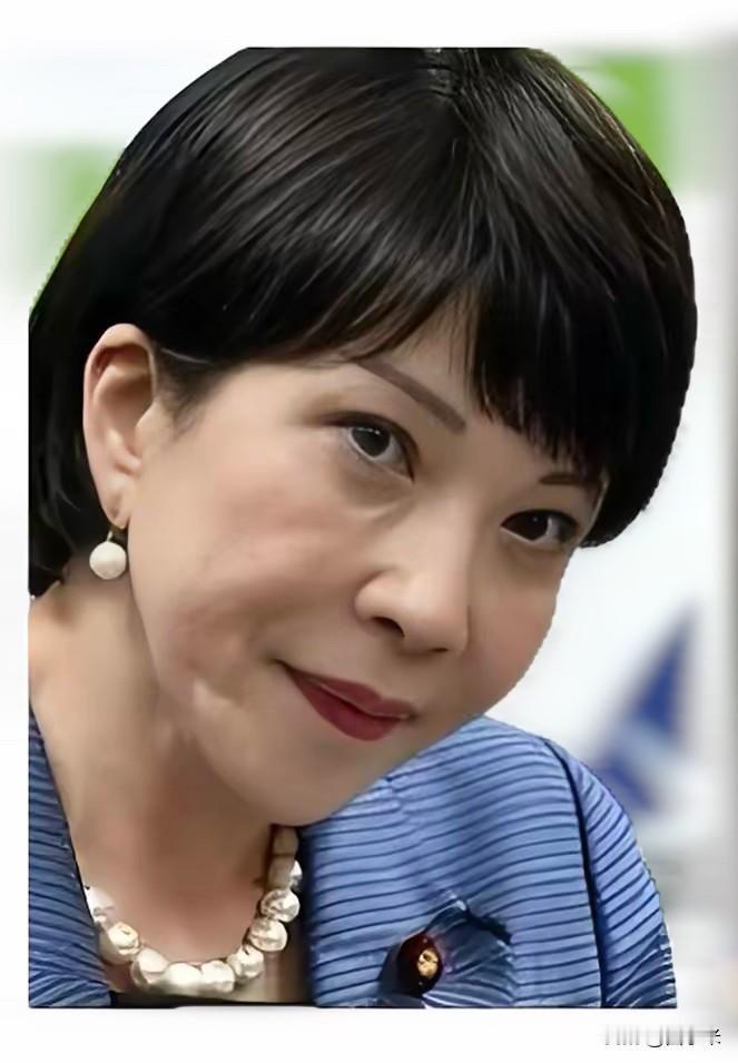 日本首相高市早苗近几日有点“疯狂”，一个劲儿地想和美国贴得更近。

她不甘心地想