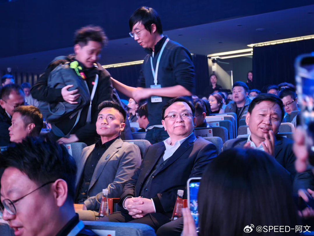 车圈里能有这些大佬撑场的估计只有雷总了吧产品力和个人魅力缺一不可你们说对吧小米新