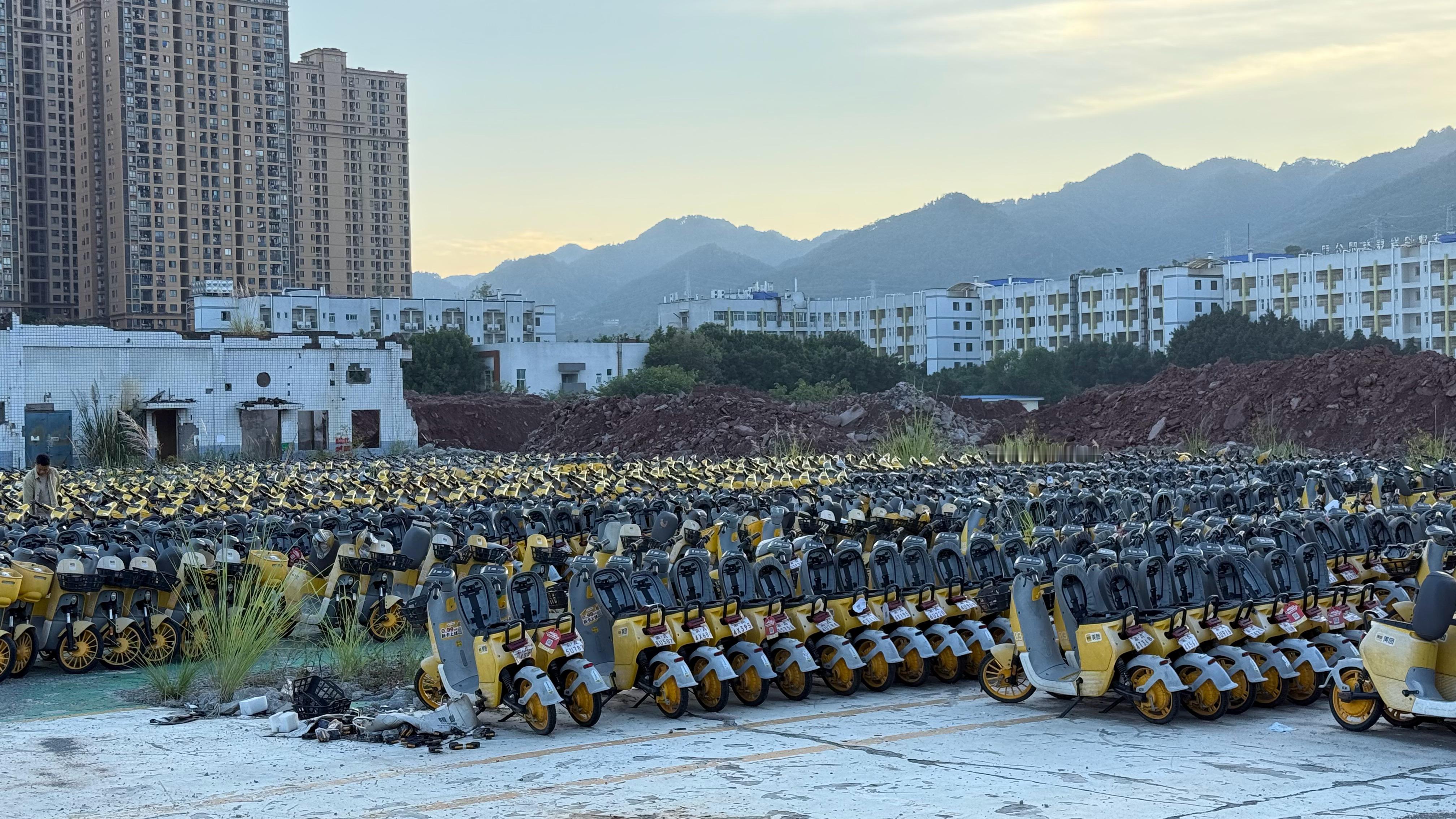 《小黄车坟场》 ​​​