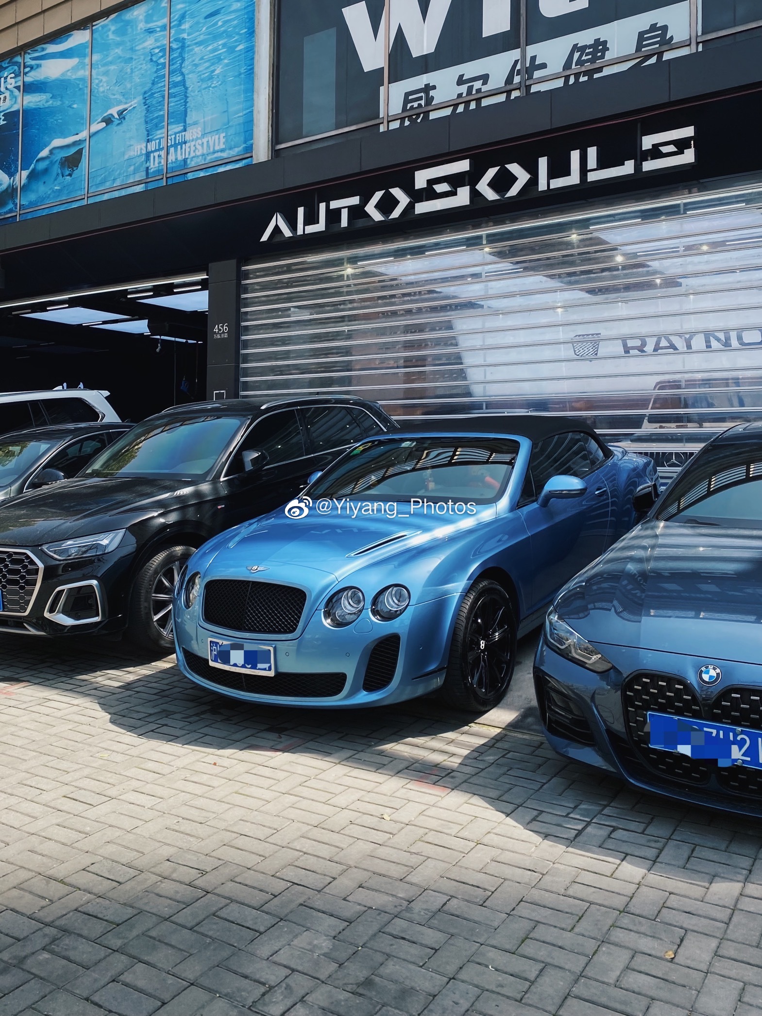 又到了最近遇到的一些车系列时间, 路上的一些Bentley, 雅致现在看起来还是