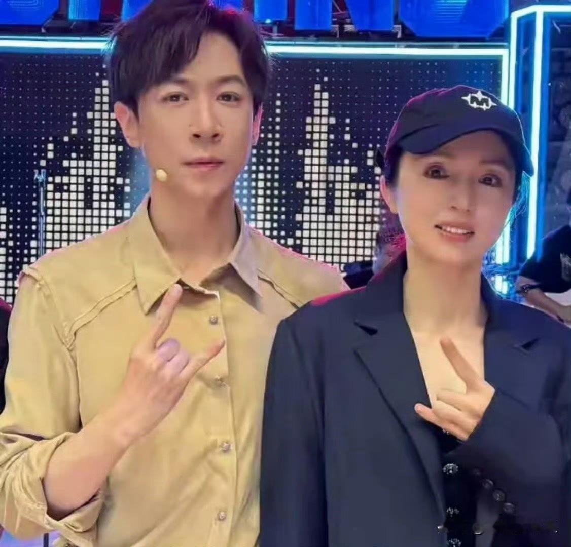 张维伊这些人都感谢你
孙程潇感谢他
张伦硕感谢他
秦昊也得感谢他
有了张维伊
这