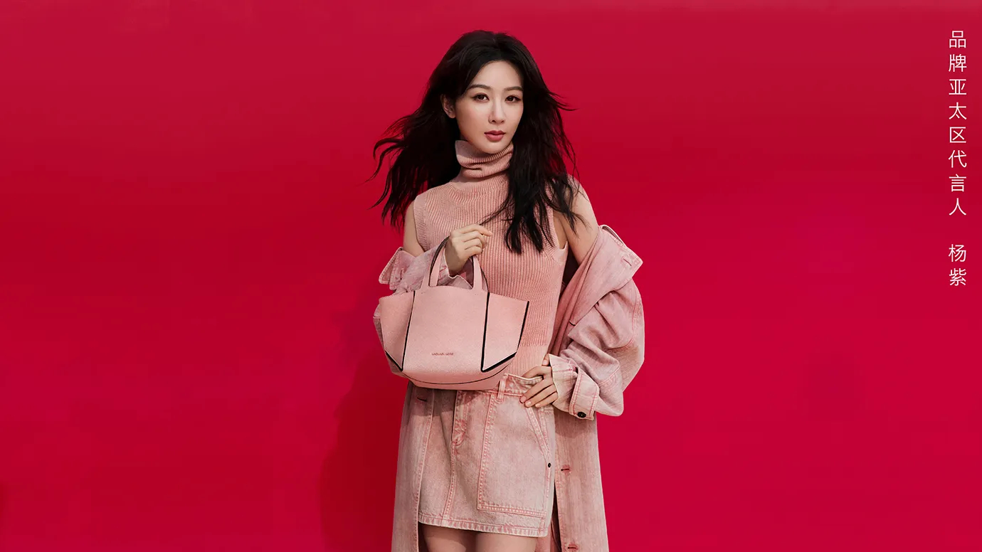 杨紫出镜Michael Kors 2025年新年广告这也是她连续第二年出镜品牌新