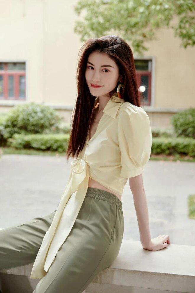 这一刻，
我才懂江浙沪独生女的含金量，
才懂得家庭的托举是多么重要，这不单单是“