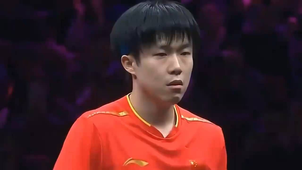 王楚钦男单丢金，颁奖笑容满面，长舒一口气，程靖淇详解缘由