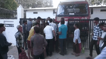 对于印度人来说，石油危机还并不要命，煤气危机反而是迫在眉睫
因为印度自身并没有煤