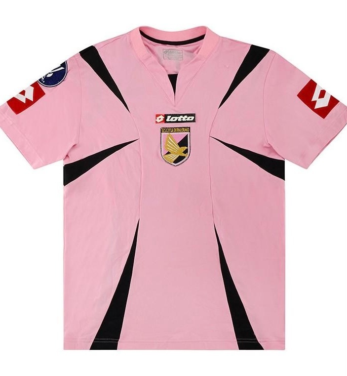 看到这件球衣，你首先想到了谁？球衣意甲