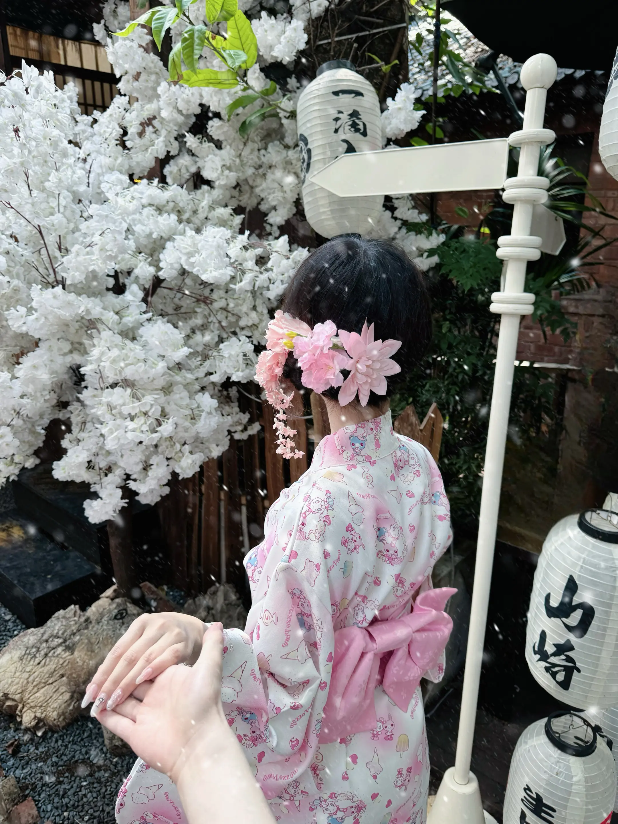 世中逢尔 雨中逢花.