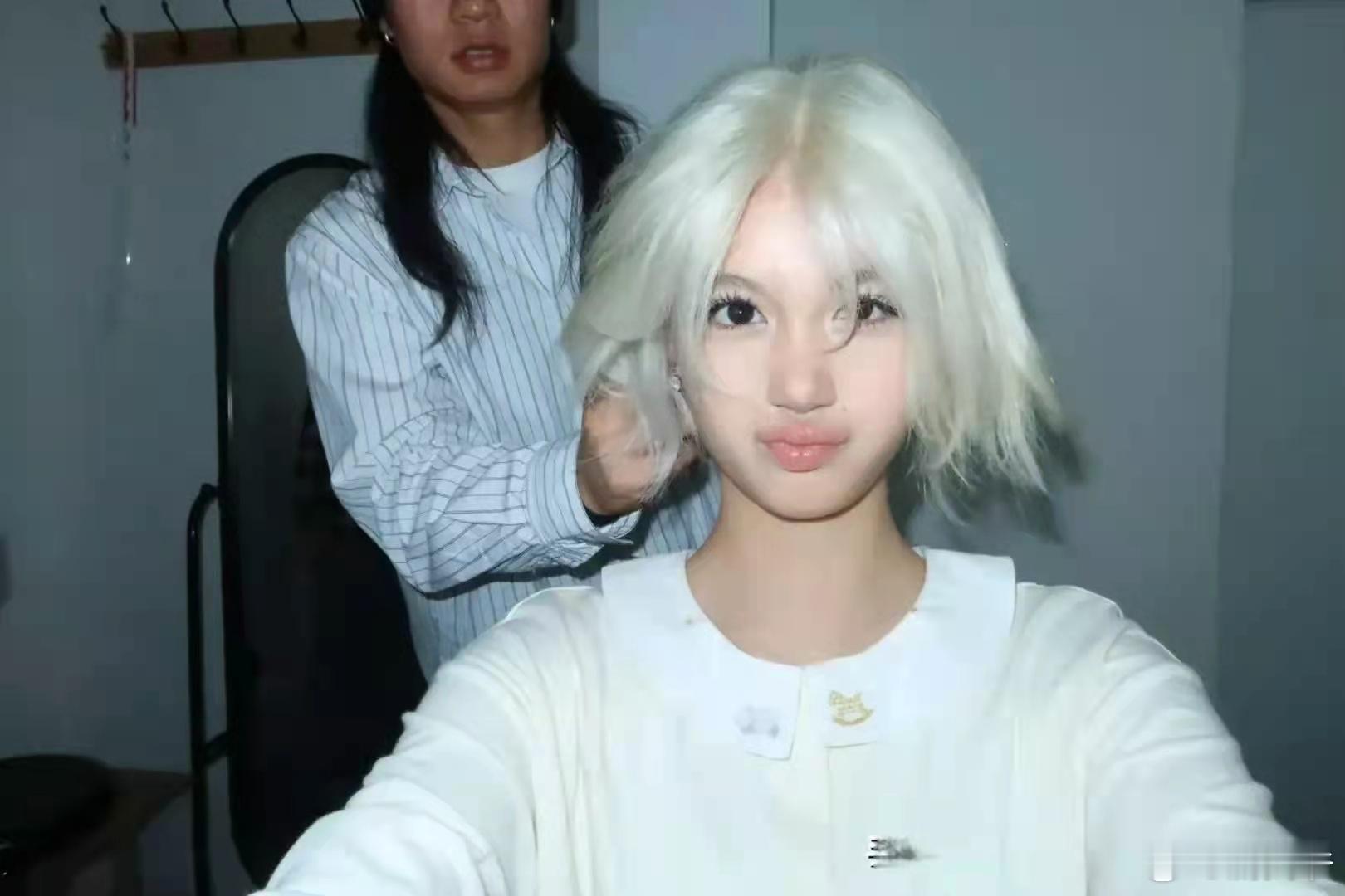 钟丽缇三女儿Cayla的新发型很酷哦！ ​​​