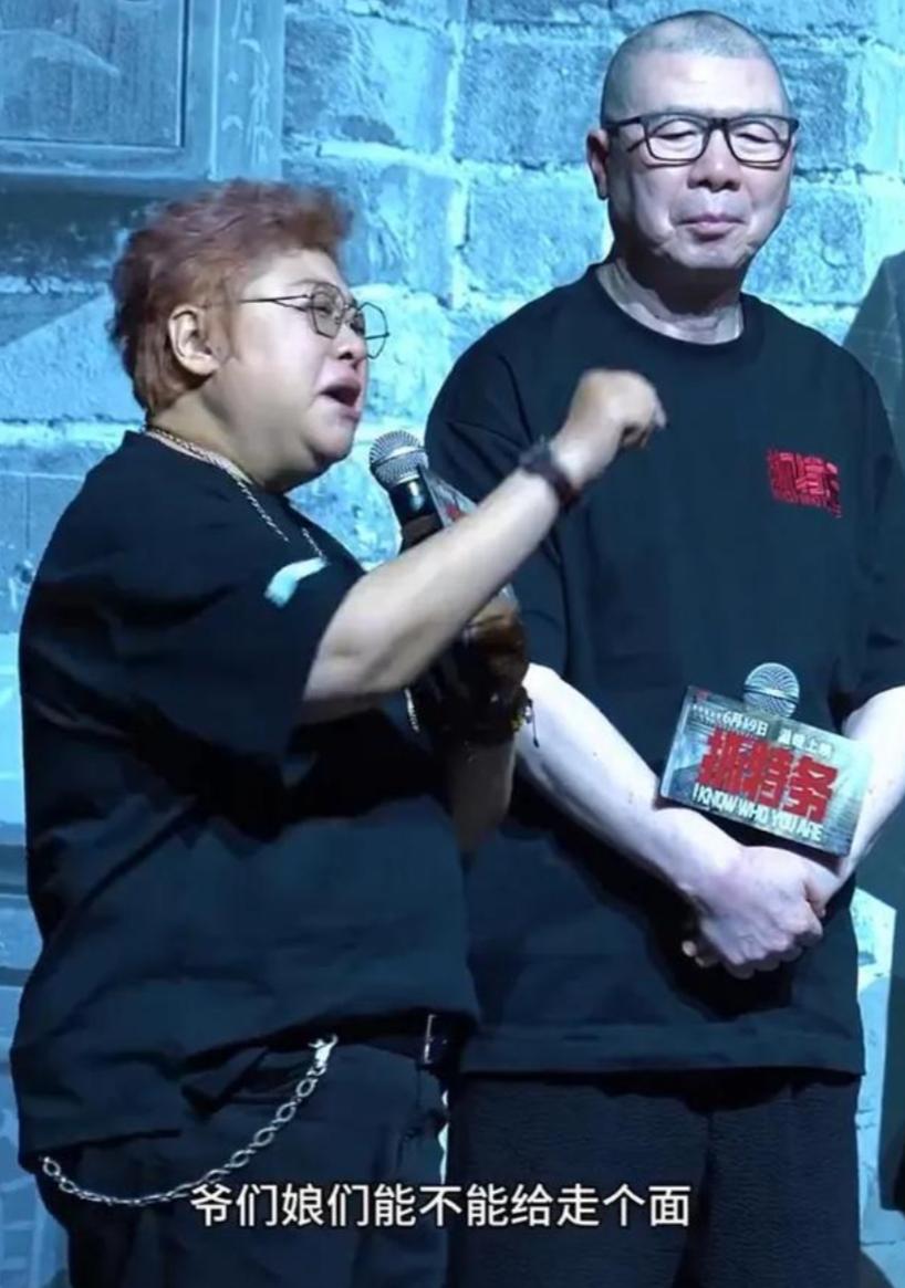 刚看完《抓特务》，实际上这部电影已经过了热度，因为在视频平台上线，似乎又要引起一