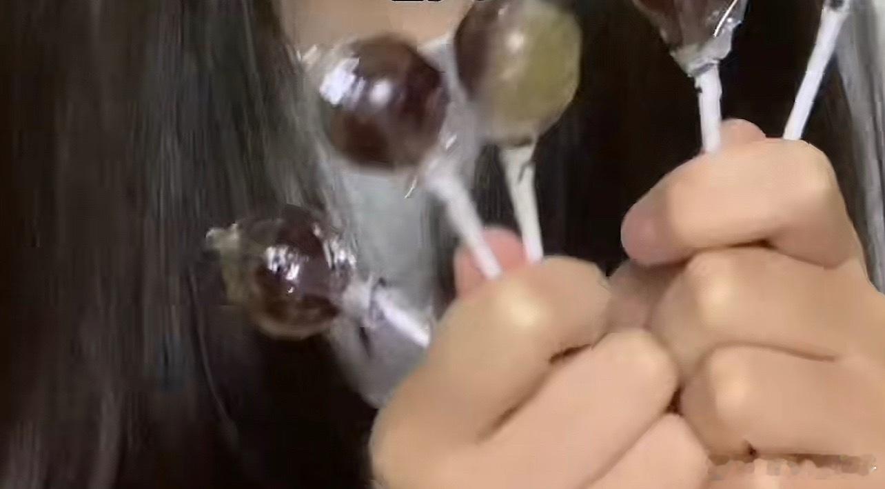星空棒棒糖时代的眼泪初中吃的时候也很难吃，除了甜味没有别的味道，都不如冰糖好吃?