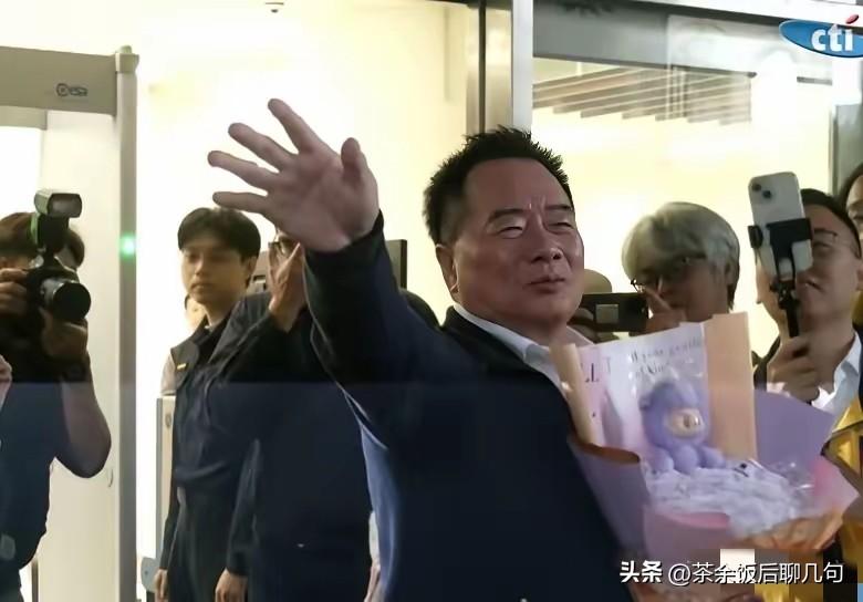 蔡正元临入狱还在惦记马英九，也委婉透露了马英九现在的身体状况。

他在入狱前接受