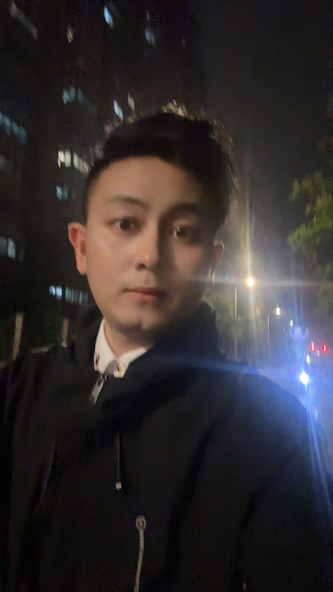 【琅河财经】今天听到的，下面这小哥讲的最震撼的一句话——

奴隶的梦想是什么？答