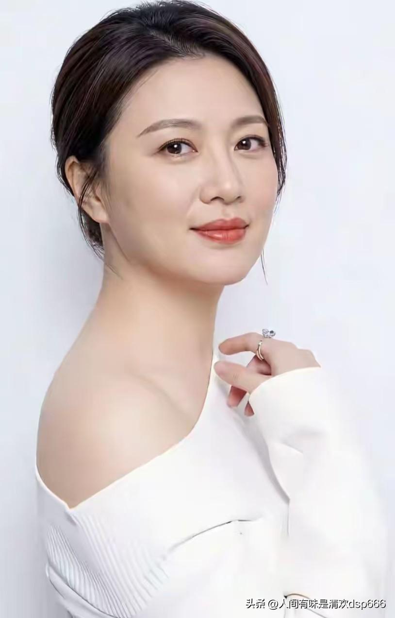 人老了才明白：人心冷暖，岁月自有答案
 
走过大半辈子，经历起落浮沉，才懂不必急