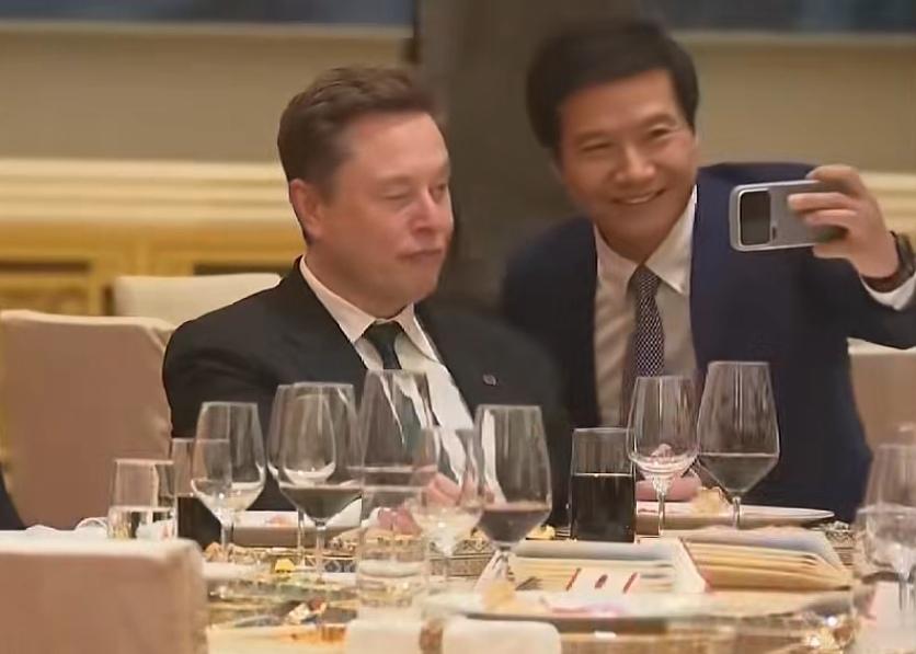 雷总这是成钢铁侠迷弟了？