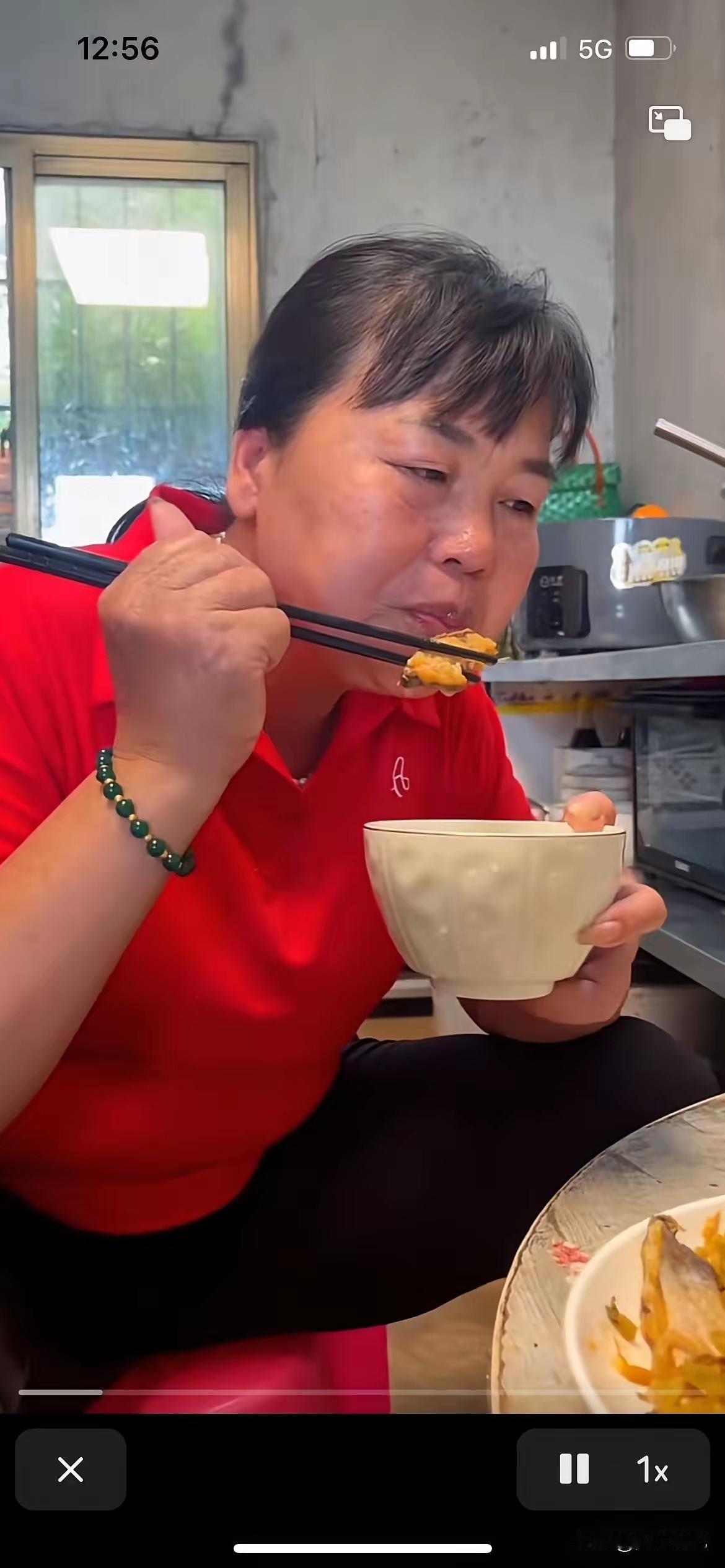 其实，我们为人父母的，都应当向全红婵的妈妈取取经。如今，我们每日督促孩子学习，还