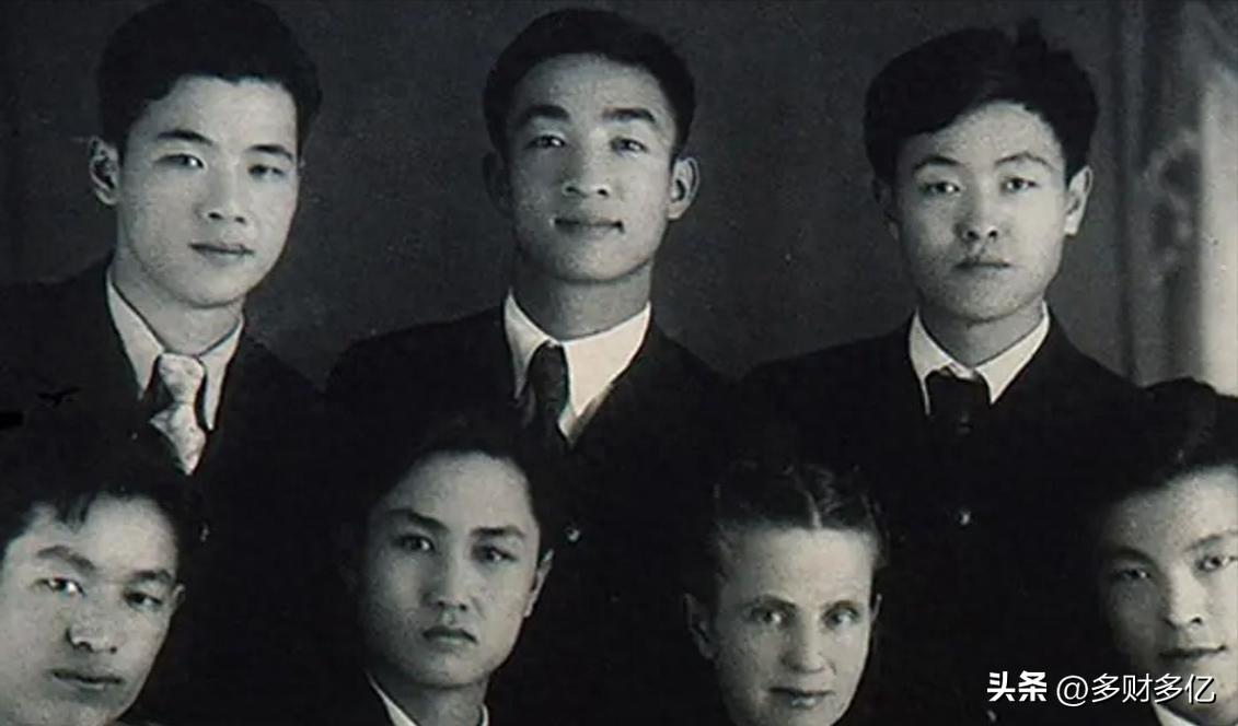 延安食堂一次偶遇，主席一眼看中烈士遗孤，多年后果真身居高位
 
陈云带着一位烈士