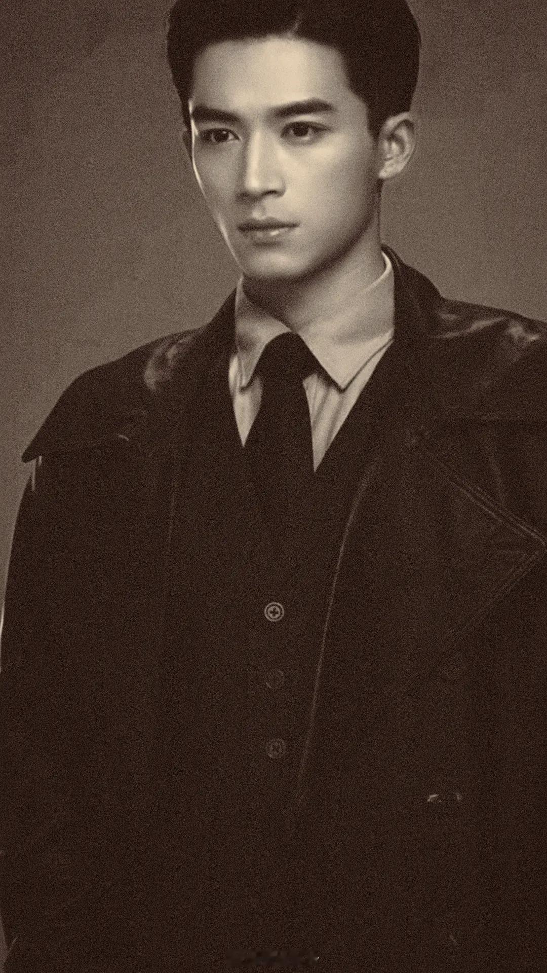 王星越民国造型蛮帅的 