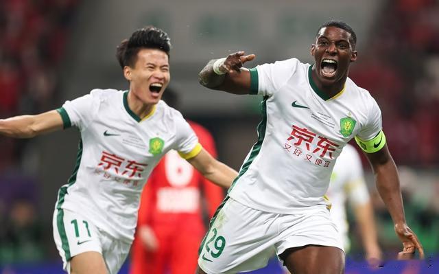 法比奥帽子戏法，北京国安赢得足协杯冠军

在今晚结束的本赛季中国足协杯决赛中，北