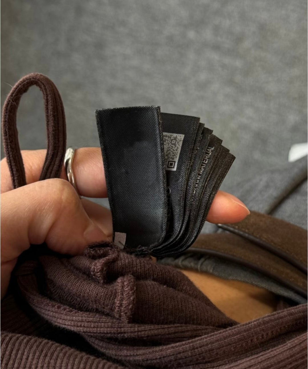 衣服标签是衣服的毕业论文衣服标签厚的能出本书了是用来养成随时阅读的习惯吗