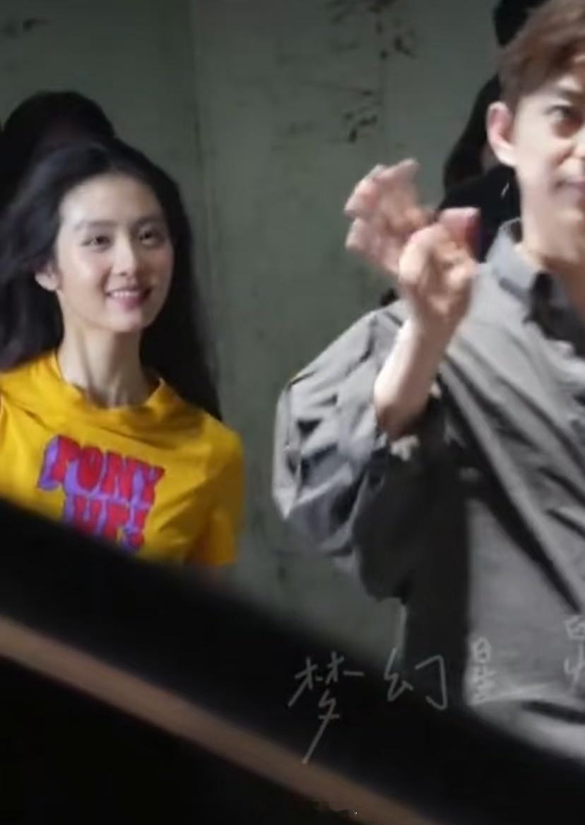 以为看到了孙莉黄多多孙莉太像了 母女俩一模一样 ​​​