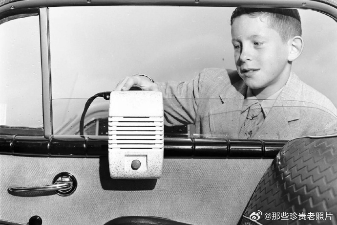 上世纪美国的汽车影院 