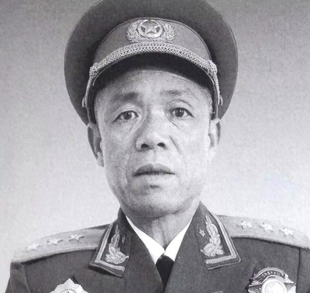 1950年，渡海作战无人敢应，一干部突然起身：“我来！”全场愣住
 
这是解放海