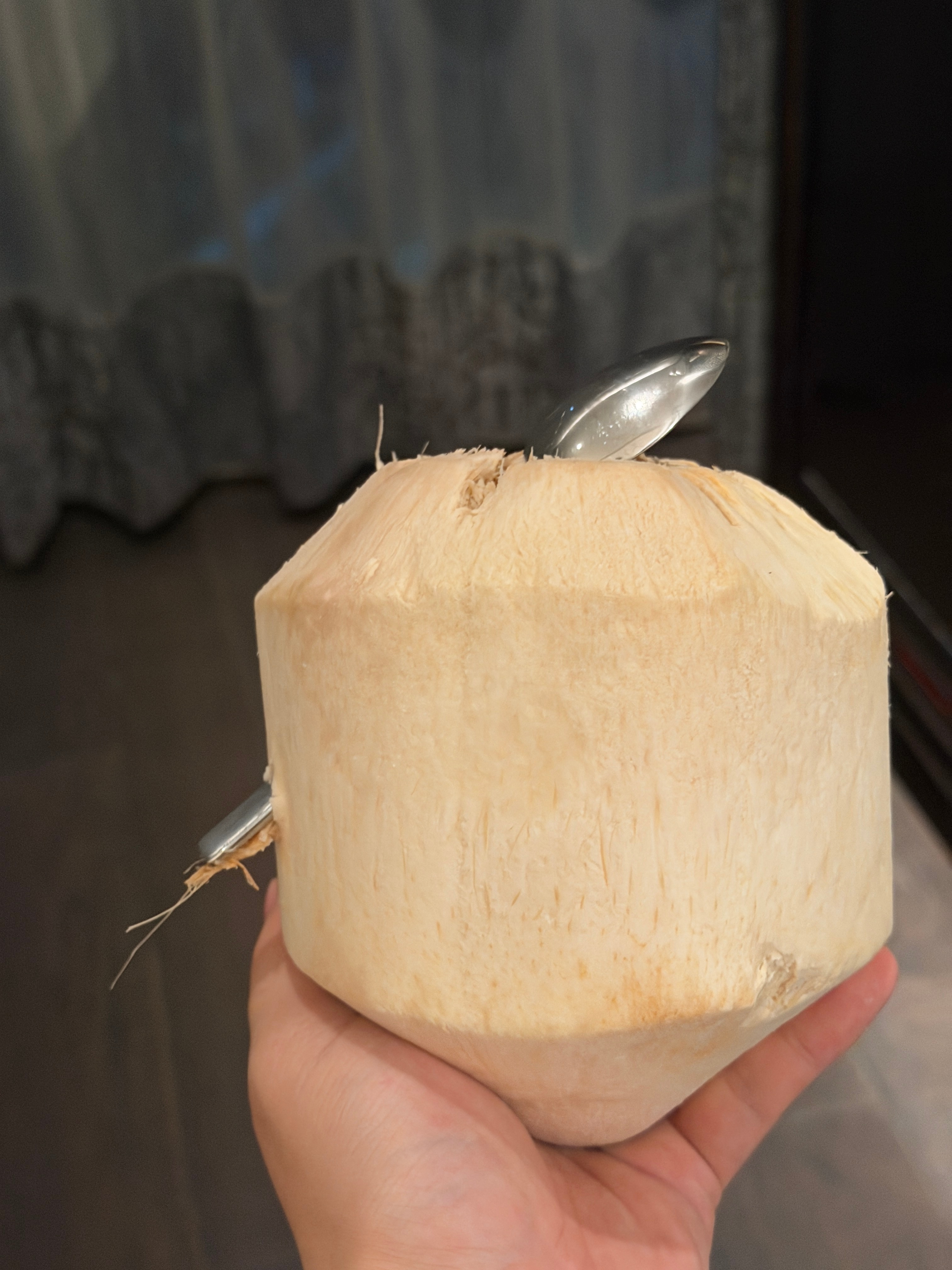 放弃了，今晚就不喝椰子水了。我感觉我快这个椰子给杀了……