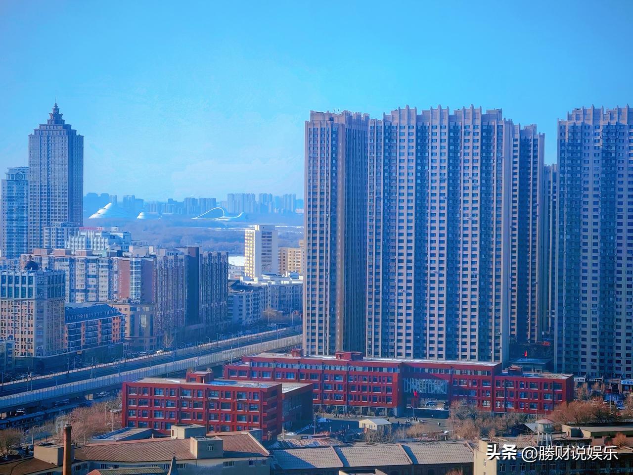 早上起床,你该喝温水还是凉水?
我的习惯是先喝一杯温开水，凉水喝完会感觉有点不舒