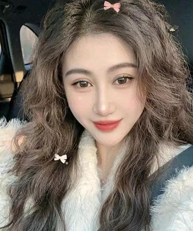 山西网红“王炸姐”直播时离世的消息太让人痛心了。3月9日上午直播试穿衣服，才过3