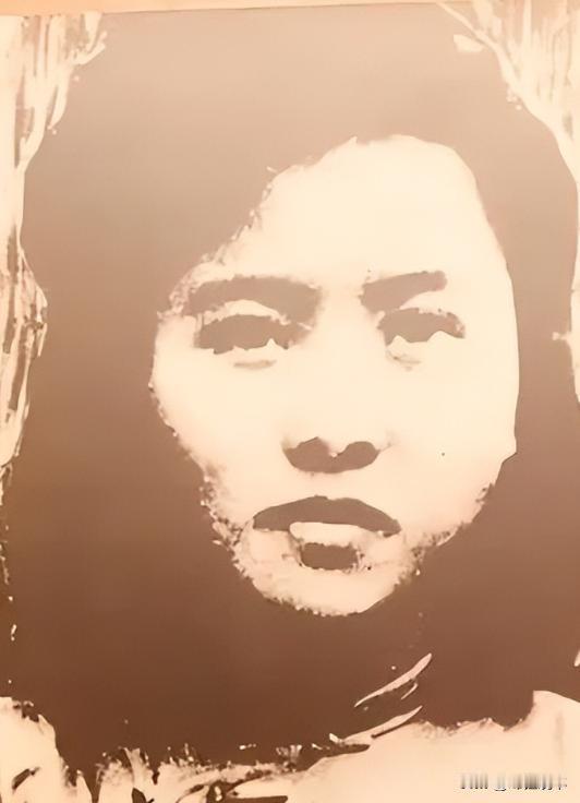 1949年，女教师朱世君被军统特务抓捕，在押送往渣滓洞的途中，押送人员李朝成认出