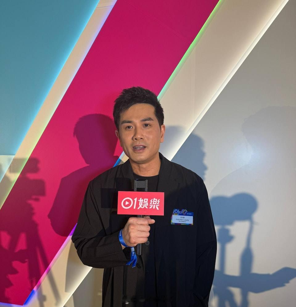 伍允龍回顧入行多年終成為有成就的演員　目標向動作電影導演發展《香港01》昨晚（3