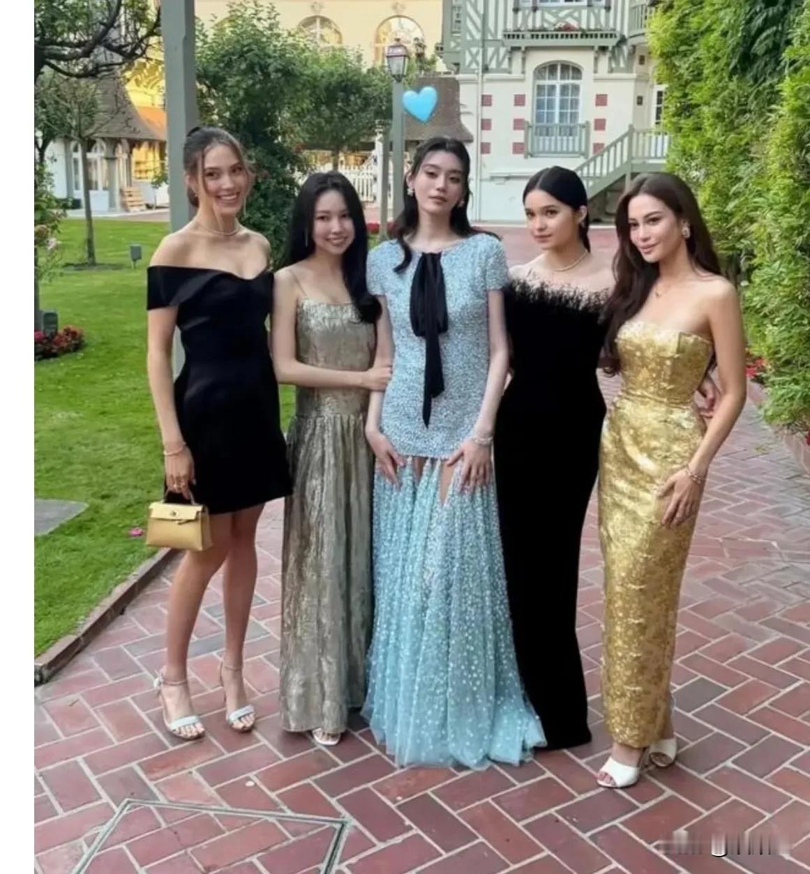 要么有钱，要么有名，不然玩不到一起…
何猷君与奚梦瑶在法国诺曼底补办婚礼。
奚梦