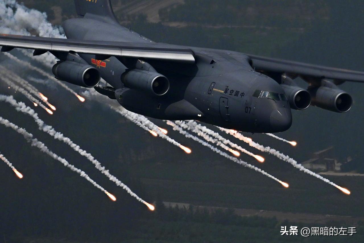运二零超级美图，这些图片就是放到全球航空摄影圈子，都是绝对有竞争力的作品。现在大